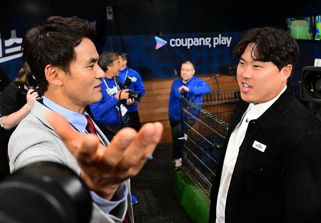 2024년 MLB 월드투어 서울 시리즈에서 재회한 박찬호와 류현진. IS 포토