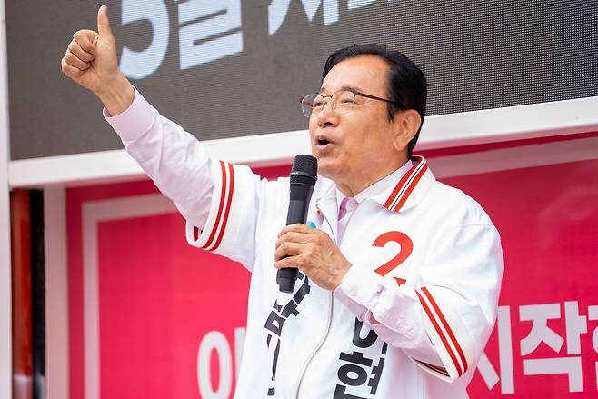 이현재 국민의힘 하남시장 후보가 지난 21일 미사호수공원 출정식에서 승리를 다짐하고 있다. 이현재 후보 캠프 제공
