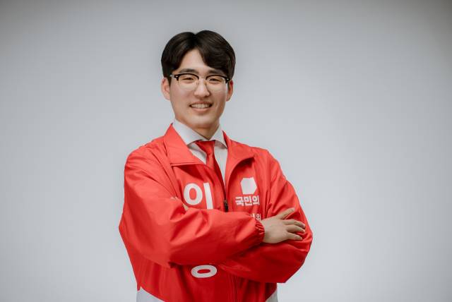 택배기사로 종촌동 곳곳을 누벼온 국민의힘 이규영 세종시의회의원선거 후보(제 10선거구)가 지방선거 출마를 통해 "현장에서 보고 들은 주민 불편을 직접 해결하겠다"고 26일 밝혔다. 국민의힘 이규영 세종시의회의원선거 후보 캠프 제공