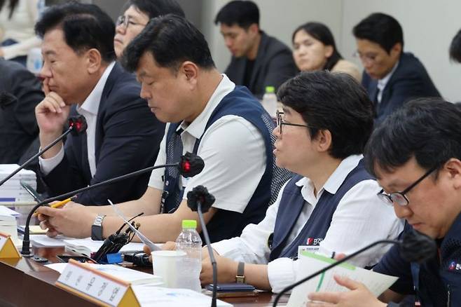 26일 정부세종청사 최저임금위원회에서 열린 2차 전원회의에서 근로자위원인 이미선 민주노총 부위원장이 발언하고 있다. 연합뉴스