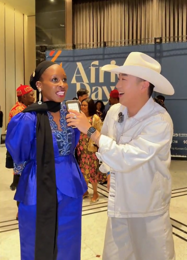 TikTok creator Luluboi, also known as Jamie Hwang, interviews a participant at Africa Day 2026, jointly hosted by the African Group of Ambassadors in the Republic of Korea, The Korea Herald and the Korea-Africa Foundation in Seoul, on Wednesday. (TikTok Korea)