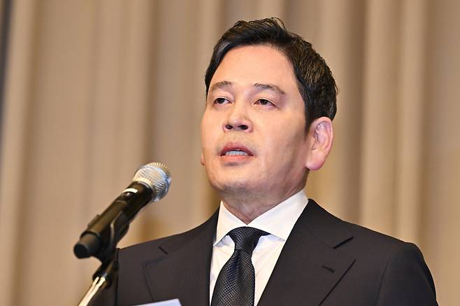 정용진 신세계그룹 회장이 스타벅스코리아의 ‘탱크데이’ 논란과 관련해 직접 대국민 사과를 진행했다. 남동균 기자