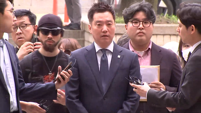 김세의 가로세로연구소 대표가 26일 서초구 서울중앙지방법원에서 열린 구속 전 피의자 심문(영장실질심사)에 출석하고 있다. / 사진=MBN DB