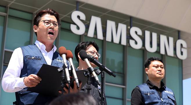 잠정합의안 찬반 투표 입장 밝히는 삼성전자 동행노조(연합뉴스)