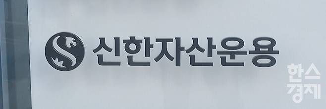 신한자산운용의 'SOL AI반도체TOP2플러스' ETF가 국내 주식형 ETF 가운데 최근 한 달 기준 수익률 1위를 기록했다. /사진=김유진 기자