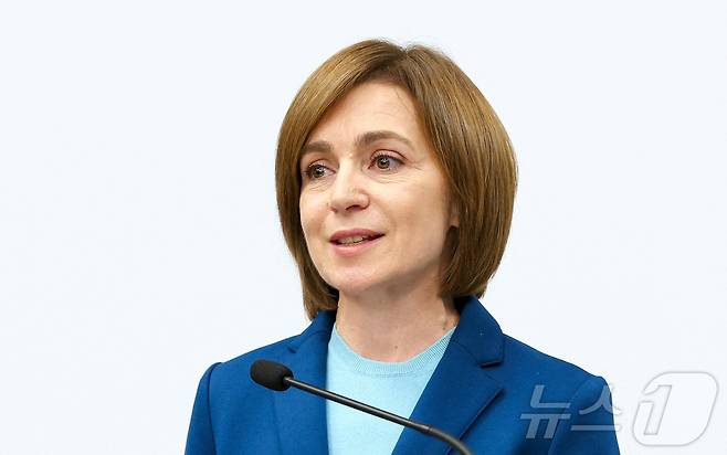 2024년 11월 3일(현지시간) 몰도바 수도 키시너우에서 마이아 산두 대통령이 대선 결선투표가 끝나고 열린 브리핑에서 발언하고 있다. 이날 대선에서 산두 대통령은 친러 성향의 사회주의당 소속 알렉산드르 스토야노글로 후보를 꺾고 승리를 거두었다. 2024.11.03 ⓒ 로이터=뉴스1