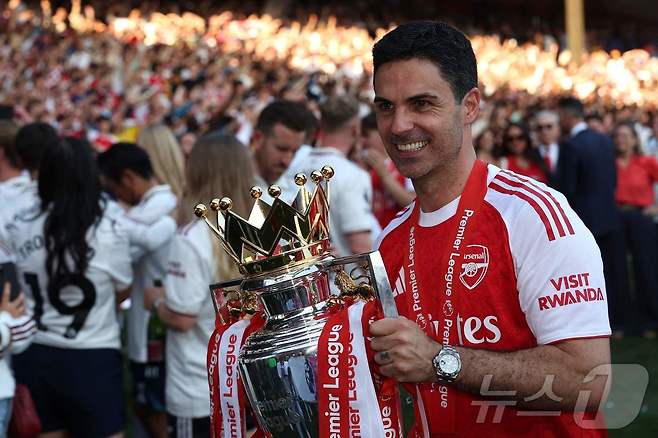 EPL 올해의 감독상을 수상한 미켈 아르테타 아스널 감독. ⓒ AFP=뉴스1