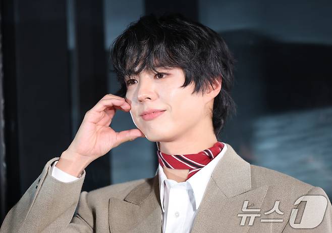 배우 박보검이 17일 오후 서울 강남구 셀린느 청담 플래그십을 방문한 뒤 퇴장하며 인사를 하고 있다. 2025.12.17 ⓒ 뉴스1 권현진 기자