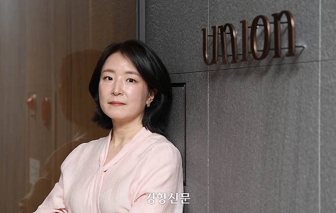 박주연 유니온투자파트너스 수석심사역이 14일 서울 강남구 유니온투자파트너스 사무실에서 포즈를 취하고 있다. 강윤중 기자