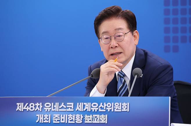 이재명 대통령이 27일 부산 해운대구에서 제48차 유네스코 세계유산위원회 개최 준비 현황 보고회를 주재하고 있다. 청와대사진기자단