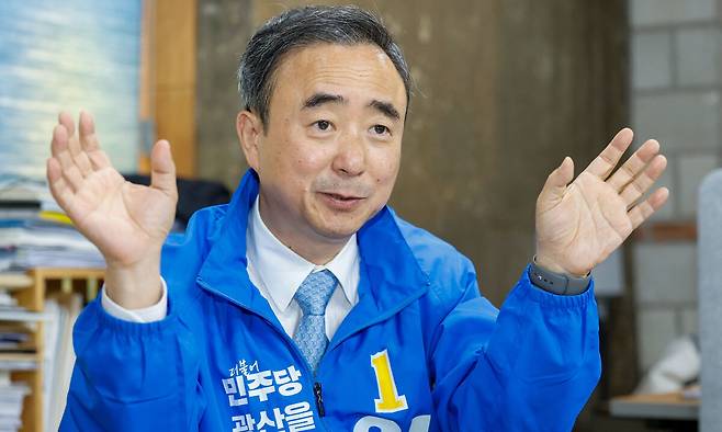 더불어민주당 임문영 후보가 26일 “전남광주특별시를 AI 중심도시로 만들겠다”고 출마의 변을 밝히고 있다. 광주=유희태 기자