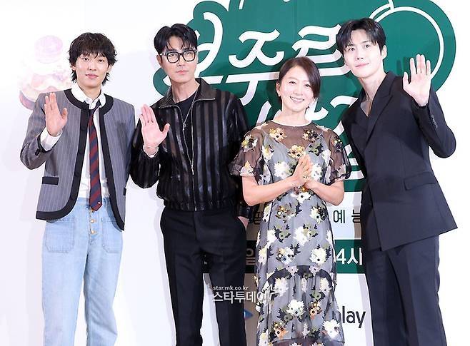 ‘봉주르 빵집’ 이기택, 차승원, 김희애, 김선호. 사진|스타투데이DB