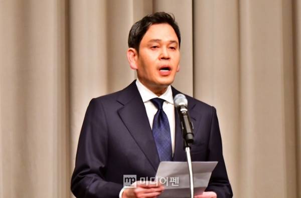 정용진 회장이 스타벅스 ‘탱크데이’ 논란과 관련 26일 오전 서울 조선팰리스호텔에서 대국민 사과 기자회견을 하고 있다. /사진=미디어펜 김상문 기자
