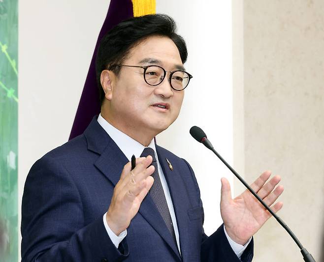 우원식 국회의장이 제22대 국회 전반기 의장 임기 종료를 하루 앞둔 28일 국회에서 열린 퇴임 기자회견에서 소회를 밝히고 있다.(사진= 연합뉴스)