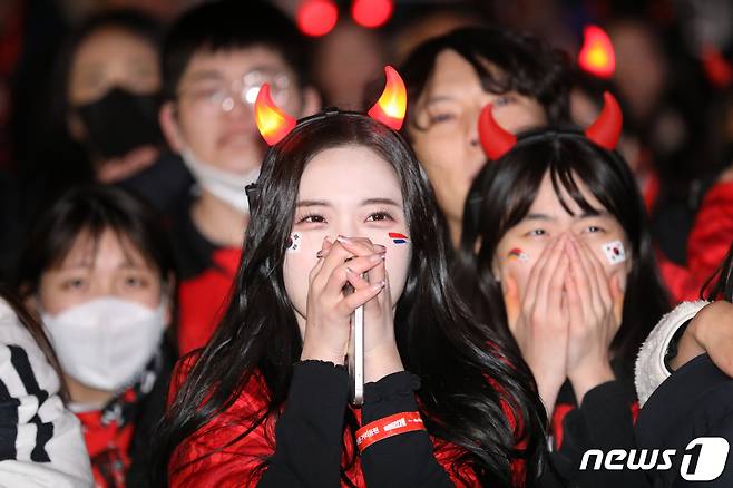붉은악마가 2026 북중미 월드컵 한국 조별리그 3경기가 열릴 때마다 광화문에서 거리 응원을 펼칠 예정이다. 2022.12.3 ⓒ 뉴스1 이승배 기자