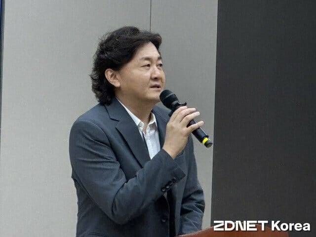 29일 개최한 '2026 KIISC 위험관리 및 보안관리체계 실무 워크숍'에서 곽진 아주대 사이버보안학과 교수가 개회사를 하고 있다.