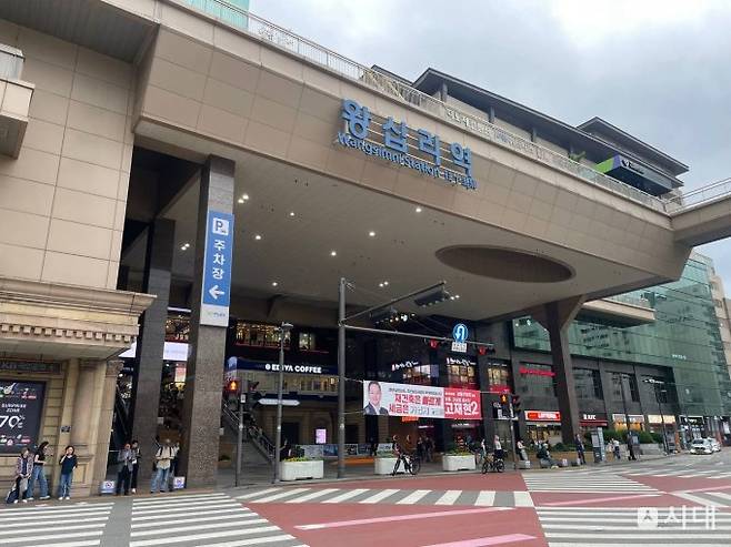 5선 도전에 나선 오세훈 후보에 대한 현장 평가는 경험에서 우러나오는 '안정감'을 높이 사는 유권자가 있는 반면 시정 논란을 지적하는 목소리도 적지 않았다. 사진은 왕십리역 일대 전경. /사진=동행미디어 시대