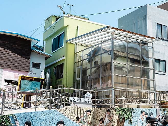 유네스코 세계유산 등재를 추진 중인 ‘한국전쟁기 피란수도 부산의 유산’ 11개 구성유산 중 하나인 아미동 비석 피란주거지 모습. 사진 부산시