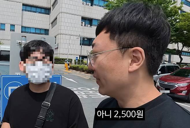 김선태가 차량 구매를 원하는 구독자와 만나고 있는 모습/사진='김선태' 유튜브 채널 갈무리