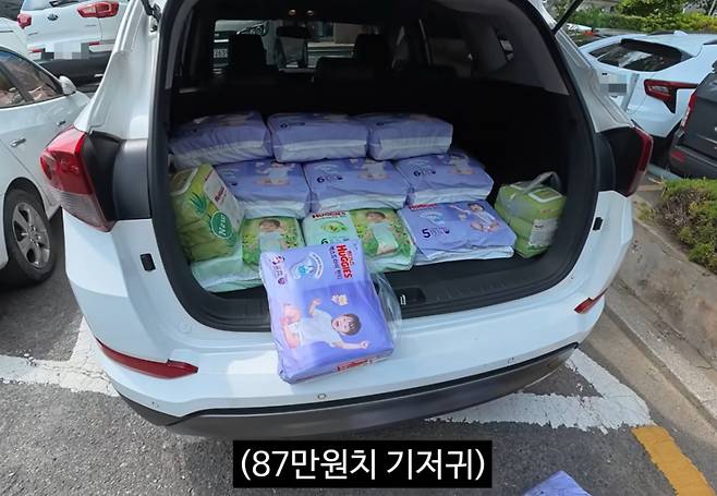 김선태가 구독자를 위해 준비한 기저귀 선물/사진='김선태' 유튜브 채널 갈무리