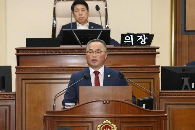 이기찬 전 도의원은 2023년 6월 23일 강원특별자치도의회 본회의 신상발언에서 “즉시 상고했다”며 1·2심 판결을 비판했다. (출처: 강원특별자치도의회)