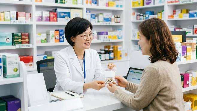 삶의 질 저하를 부르는 탈모, 여드름, 이명, 갱년기는 현재 상태에 맞게 관리를 시작해야 한다|출처: Gemini 생성
