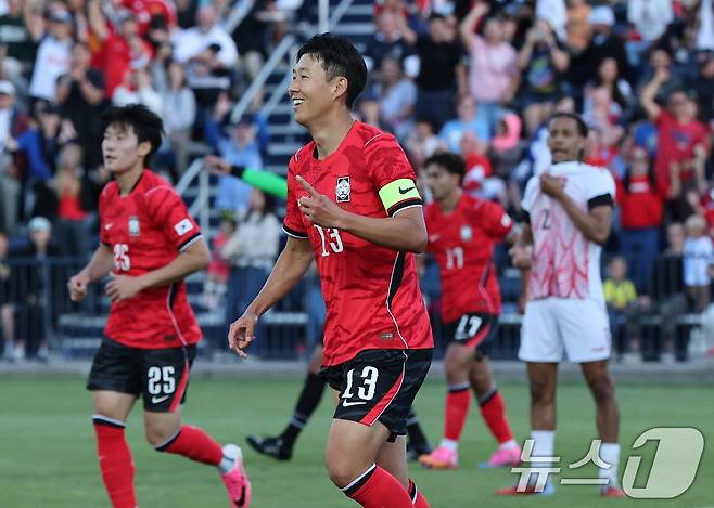 대한민국 축구대표팀 손흥민이 30일(현지시간) 미국 유타주 솔트레이크시티 브리검 영 대학교 BYU 사우스필드 경기장에서 2026 국제축구연맹(FIFA) 북중미 월드컵 앞두고 열린 대한민국과 트리니다드 토바고의 평가전에서 골을 넣고 환하게 웃고 있다. 2026.5.31 ⓒ 뉴스1 임세영 기자