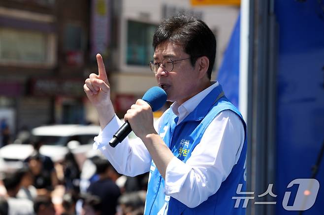 정원오 더불어민주당 서울시장 후보가 31일 오후 서울 구로구 고척스카이돔 앞에서 열린 유세 현장에서 지지를 호소하고 있다. (공동취재) 2026.5.31 ⓒ 뉴스1 최지환 기자