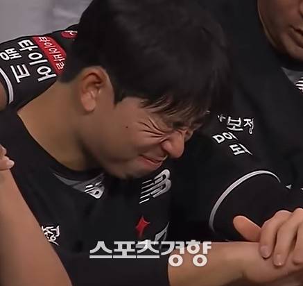 이강민의 눈물. 티빙 중계화면 캡처