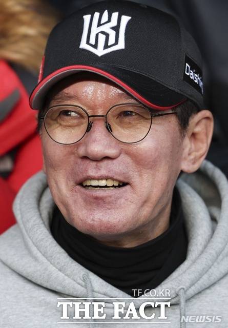 이강철 kt wiz 감독은 항상 웃는다. 그 웃음 뒤엔 냉철한 분석과 현실 판단이 자리 잡고 있다. /뉴시스