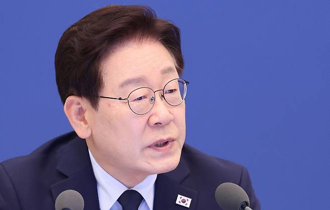이재명 대통령이 지난달 28일 청와대에서 열린 수석보좌관회의에서 발언하고 있다. 연합뉴스