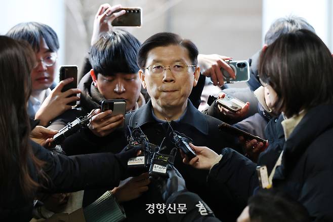 박종준 전 대통령경호처장이 지난해 1월 서울 서대문구 경찰청 중대범죄수사과에 윤석열 대통령에 대한 체포영장 집행을 방해한 혐의(특수공무집행방해)로 조사를 받기 위해 출석하고 있다. 정지윤 선임기자