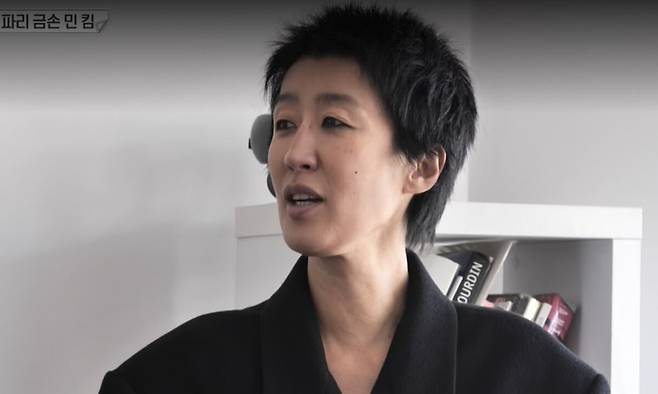 방송인 홍진경이 우연히 뉴스 화면에 포착됐던 경험을 직접 공개했다. 소라와 진경