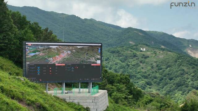 'KWM-파이어'가 표적 식별 및 타격 수단을 추천하는 화면이 승진과학화훈련장의 전광판을 통해 실시간 송출되고 있다. (사진=펀진)