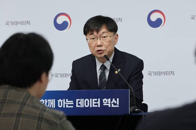 안형준 국가데이터처장이 지난 1일 정부세종청사에서 이재명 정부 출범 1년을 맞아 국가데이터·통계 분야 주요 성과와 추진 현황을 브리핑하고 있다. 연합뉴스
