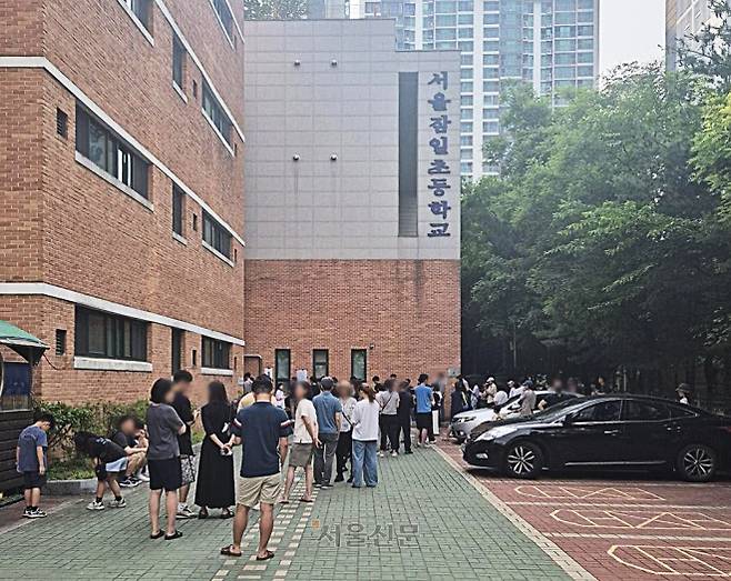 투표용지 부족으로 혼란이 빚어진 서울 송파구 투표소. 2026.6.3 독자 제공