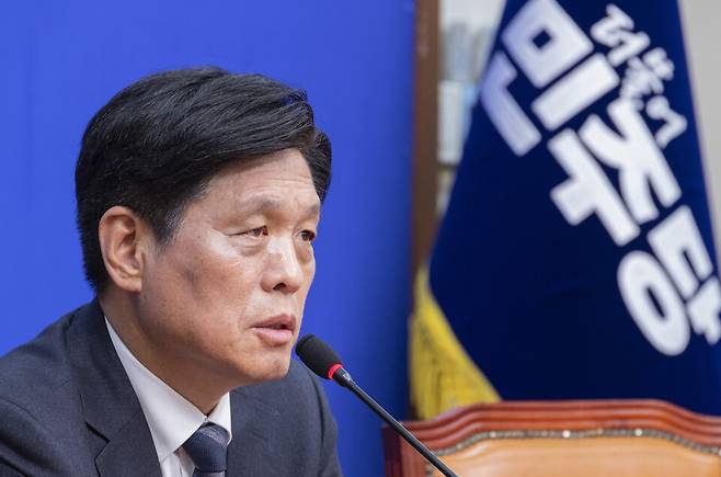조승래 더불어민주당 사무총장이 5월22일 국회에서 열린 기자간담회에서 현안 관련 발언을 하고 있다. ⓒ연합뉴스