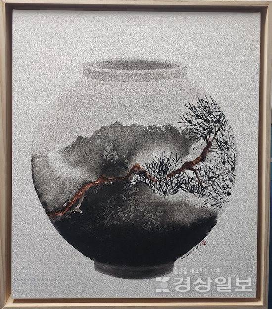 ▲ 윤종순 '소나무달항아리'