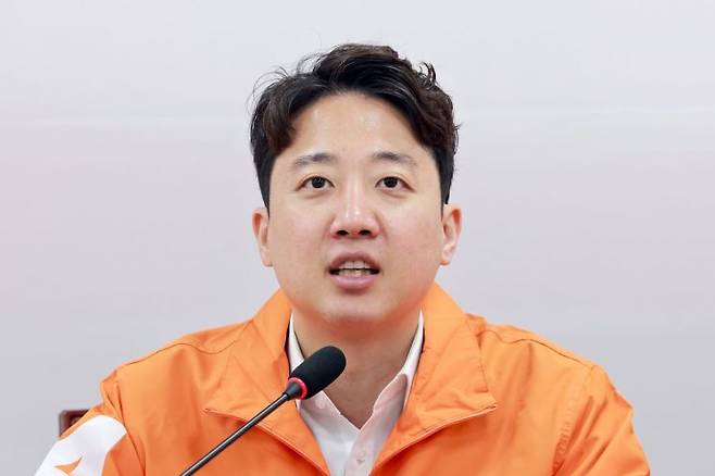 개혁신당 총괄선거대책위원장인 이준석 대표가 11일 국회에서 열린 6·3 지방선거 제1차 중앙선대위 회의에 참석해 발언하고 있다. 연합뉴스