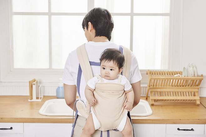 육아휴직 장려금 신청자가 지급 요건을 모두 갖췄다면 단순한 서류 누락만을 이유로 지원을 제한해서는 안 된다는 국민권익위원회의 의견이 나왔다. 클립아트코리아