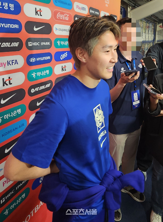축구대표팀 이강인이 4일(한국시간) 미국 유타주 프로보에 있는 브리검영대(BYU) 사우스필드에서 열린 엘살바도르와 평가전 직후 공동취재구역에서 국내 취재진과 인터뷰하고 있다. 사진 | 프로보=김용일 기자