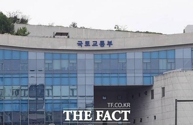 국토교통부가 복잡한 토지개발 인허가 절차를 인공지능으로 풀어내는 서비스 구축에 나선다. /더팩트 DB