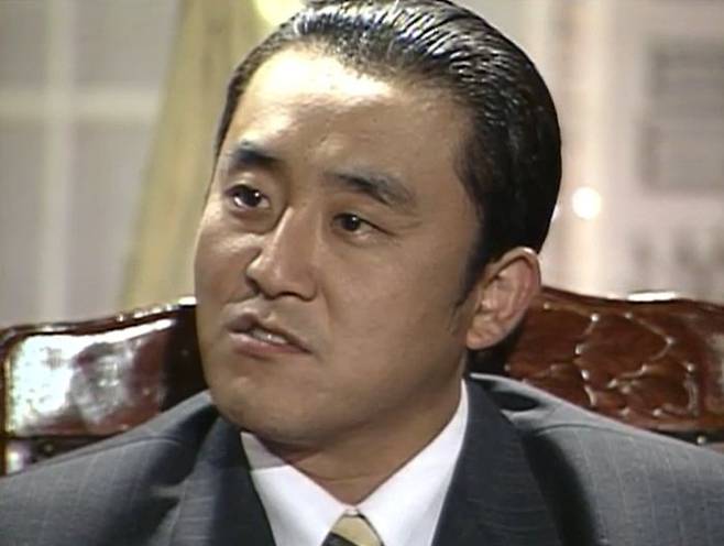 SBS 드라마 ‘야인시대’에서 등장인물이 부정선거 수법을 모의하는 장면이 지난 3일 투표용지 부족 사태와 맞물려 다시 거론됐다. 출처=드라마‘야인시대’ 갈무리