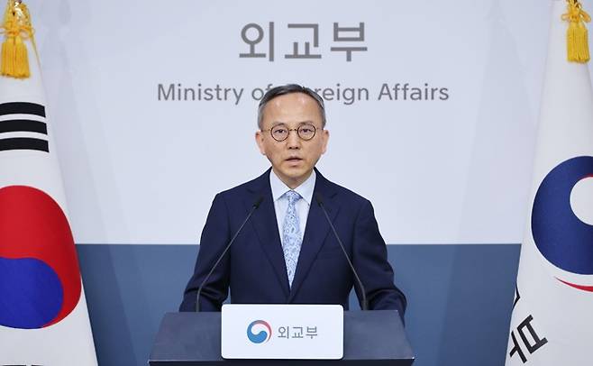 정례브리핑하는 박일 외교부 대변인 정례브리핑하는 박일 외교부 대변인 (서울=연합뉴스) 안정원 기자 = 박일 외교부 대변인이 4일 오후 서울 종로구 정부서울청사 별관에서 외교부 정례브리핑을 하고 있다. 2026.6.4 jeong@yna.co.kr (끝) <저작권자(c) 연합뉴스, 무단 전재-재배포, AI 학습 및 활용 금지>