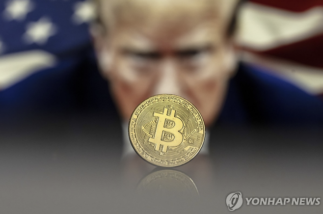 도널드 트럼프 대통령과 비트코인