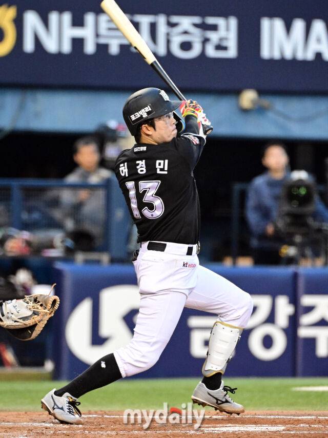 2026년 5월 28일 오후 서울 잠실구장에서 열린 '2026 신한 SOL KBO리그' KT 위즈와 두산 베어스의 경기. KT 허경민이 4회초 1사 2.3루서 안타성 타구가 두산 우익수 카메론에 잡히며 1타점 희생플라이를 기록하고 있다./마이데일리