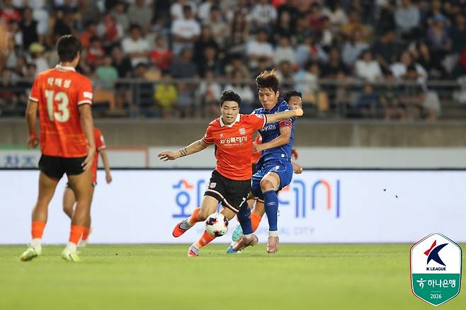 6일 화성종합경기타운 주경기장에서 열린 화성FC와 수원 삼성의 경기 모습. /사진=한국프로축구연맹 제공