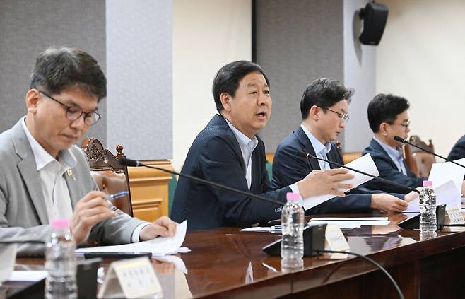 구윤철 부총리 겸 재정경제부 장관이 6월 7일 서울 중구 은행연합회에서 열린 시장상황점검회의를 주재하고 있다.(재정경제부)