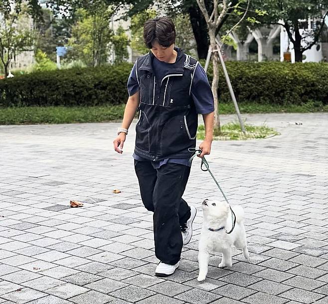 보호자 강슬기 씨의 교육에 도우미로 활약하는 두부(강슬기 제공) ⓒ 뉴스1