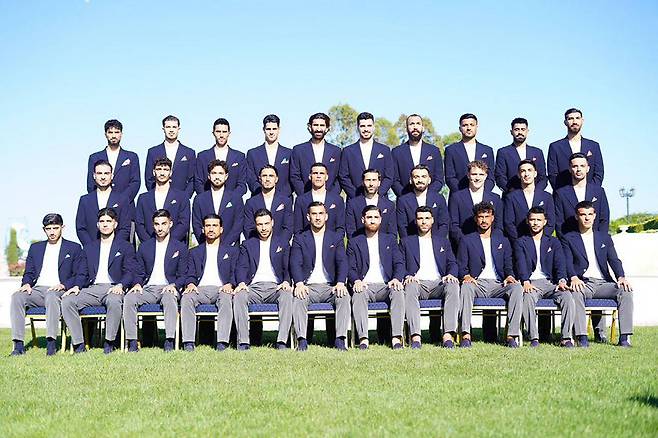 This handout photograph taken and released by Iran Football Federation Press Office on June 6, 2026 shows Iran's national team players posing in Antalya, Turkey, before their departure to Mexico. <저작권자(c) AFP연합뉴스, 무단 전재-재배포, AI 학습 및 활용 금지>
